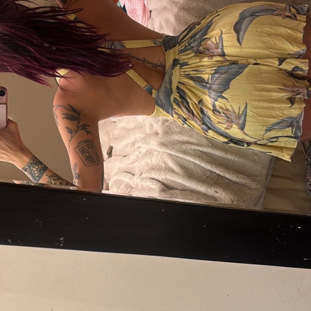 Brand: Kimchi blue size: xs yellow with floral detailing